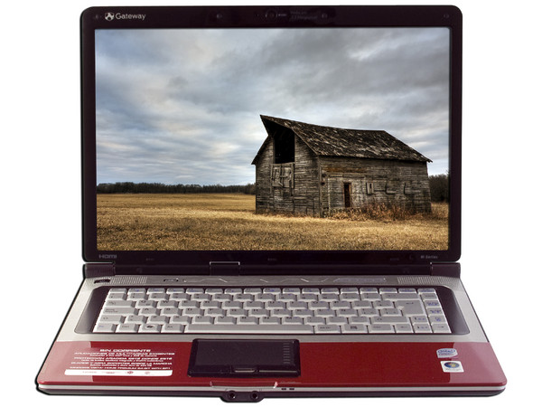 Portátil Gateway M-7813e Roja:
Procesador Intel Core 2 Duo T5800, (2GHz),
Memoria de 4GB DDR II, Disco Duro de 320GB,
Pantalla de 15.4