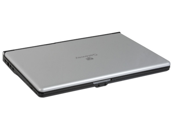 Laptop Gateway M-7815e:
Procesador Intel Core 2 Duo T5800, (2GHz),
Memoria de 4GB DDR II, Disco Duro de 320GB,
Pantalla de 15.4