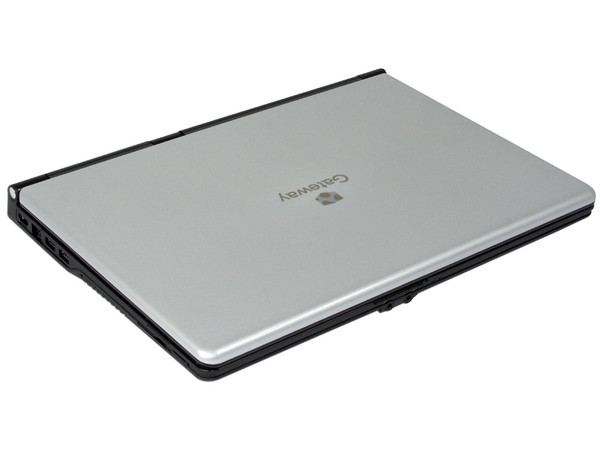 Portátil Gateway M-7301e:
Procesador Intel Pentium Dual Core T3200 (2GHz),
Memoria de 3GB DDR II, Disco Duro de 250GB,
Pantalla de 15.4