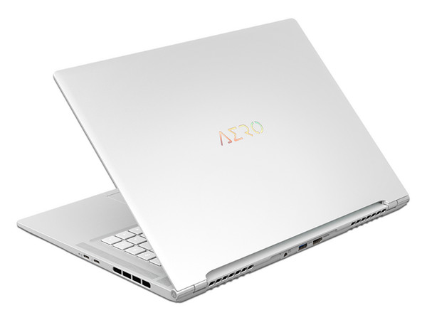 Laptop Gamer Gigabyte AERO 16 OLED BSF:
Procesador Intel Core i7 13700H (hasta 5.0 GHz),
Memoria de 16GB DDR5,
SSD de 1TB,
Pantalla de 16