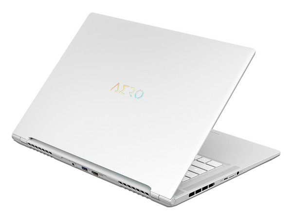 Laptop Gamer Gigabyte AERO 16 OLED BSF:
Procesador Intel Core i7 13700H (hasta 5.0 GHz),
Memoria de 16GB DDR5,
SSD de 1TB,
Pantalla de 16