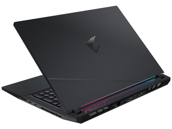Laptop Gigabyte AORUS 17 9KF-E3L:
Procesador Intel Core i5 12500H,
Memoria de 8GB DDR4,
SSD de 512GB,
Pantalla de 17.3