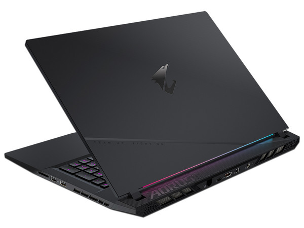Laptop Gamer Gigabyte Aorus 17 9SF: 
Procesador Intel Core i5 12500H (hast 4.5 GHz), 
Memoria de 16GB DDR5, 
SSD de 512GB, 
Pantalla de 17.3