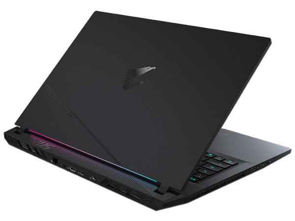 Laptop Gamer Gigabyte Aorus 17 9SF: 
Procesador Intel Core i5 12500H (hast 4.5 GHz), 
Memoria de 16GB DDR5, 
SSD de 512GB, 
Pantalla de 17.3