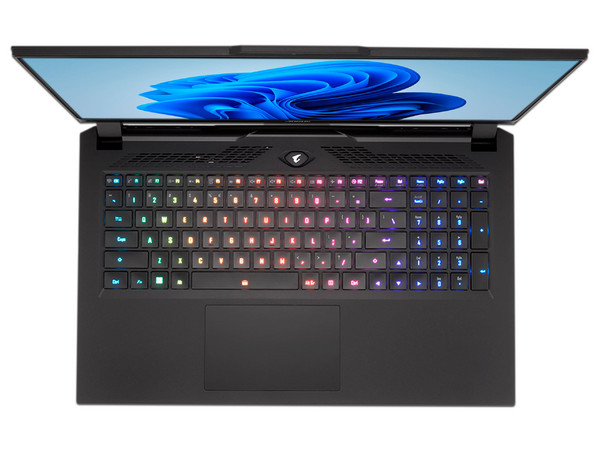 Laptop Gigabyte Aorus 17 YE5:
Procesador Intel Core i7 12700H (hasta 4.70 GHz),
Memoria de 32GB DDR5,
SSD de 1TB,
Pantalla de 17.3