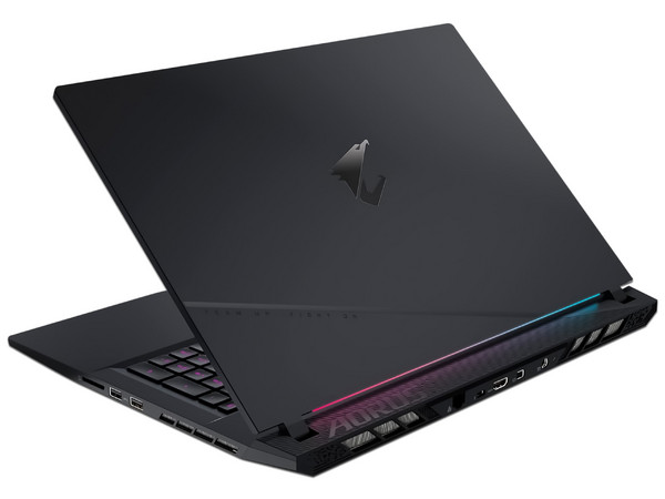 Laptop Gamer Gigabyte Aorus 17:
Procesador Intel Core i7 13700H (Hasta 5.0 GHz),
Memoria de 16GB DDR5,
SSD de 1TB,
Pantalla de 17.3
