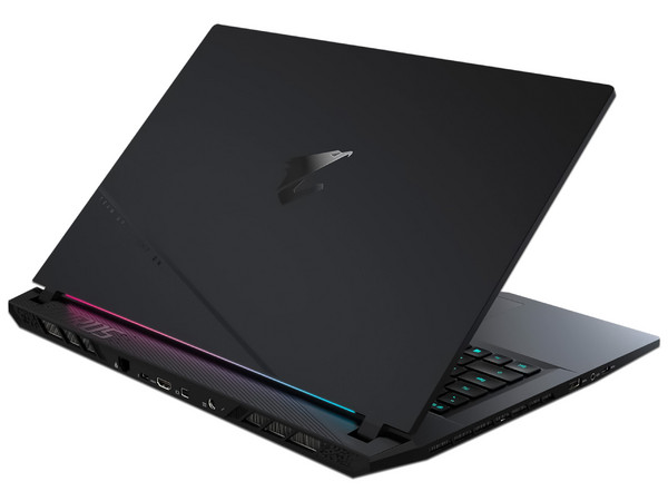 Laptop Gamer Gigabyte Aorus 17:
Procesador Intel Core i7 13700H (Hasta 5.0 GHz),
Memoria de 16GB DDR5,
SSD de 1TB,
Pantalla de 17.3