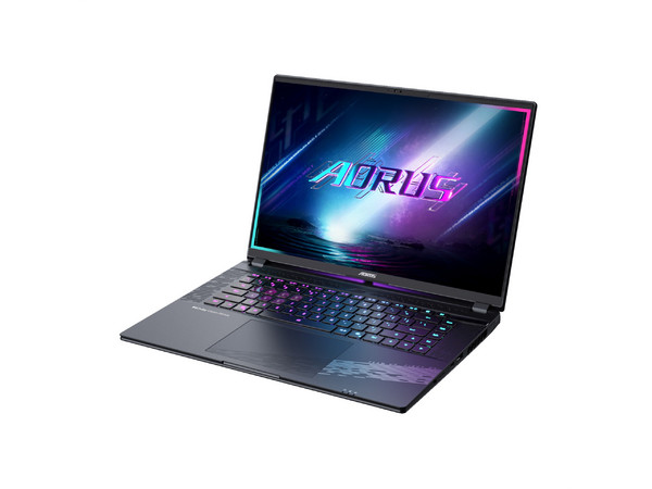 Laptop Gamer Gigabyte AORUS Elite 16: 
Procesador Intel Core Ultra 9 275HX (hasta 5.4 GHz), 
Memoria de 32GB DDR5, 
SSD de 1TB, 
Pantalla de 16