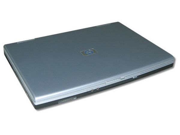 Portátil HP Pavilion zt3017LA,
Procesador Intel Centrino® a 1.4 Ghz,
Memoria de 512MB, Pantalla Wide Screen de 15Pulg,
Disco Duro de 40GB, DVD-ROM/CD-RW (Combo),
Modulo wireless 802.11b.