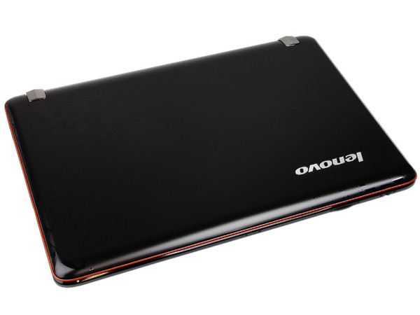 Laptop IdeaPad Y460 (06338TS):
Procesador Intel Core i3-380M (2.53GHz),
Memoria de 2GB DDR3, Disco Duro de 320GB,
Video Intel HD Graphics, Pantalla de 14