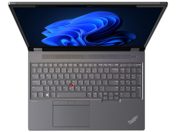 Workstation Lenovo ThinkPad P16 Gen 2: 
Procesador Intel Core i9 13980HX (hasta 5.6 GHz), 
Memoria de 64GB DDR5, 
SSD de 1TB, 
Pantalla de 16