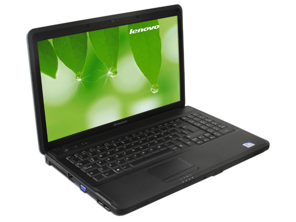 Laptop Lenovo G550 (295888S):
Procesador Intel Celeron 900 (2.2GHz),
Memoria de 1GB DDR3, Disco Duro de 160GB,
Pantalla de 15.6