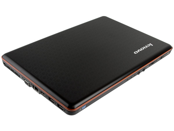 Laptop Lenovo Y450 (4189A2S):
Procesador Intel Pentium Dual Core T4400 (2.20 GHz),
Memoria de 2GB DDR3, Disco Duro de 320GB,
Video Intel GMA 4500MHD, DVD+R/RW DL,
Pantalla de 14