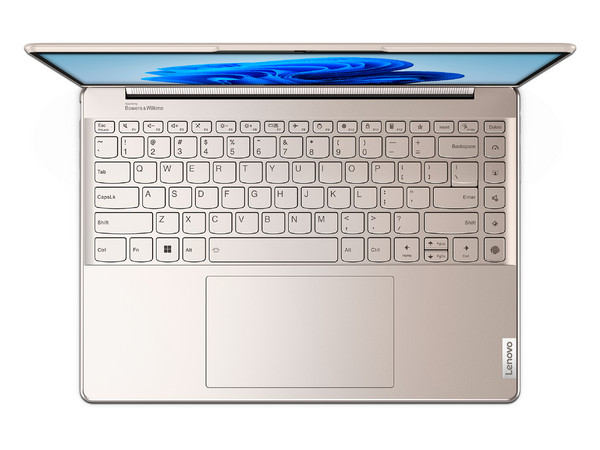 Laptop Lenovo Yoga 9 14IRP8:
Procesador Intel Core i7 1360P (hasta 5.0 GHz),
Memoria de 16GB LPDDR5,
SSD de 512GB,
Pantalla de 14