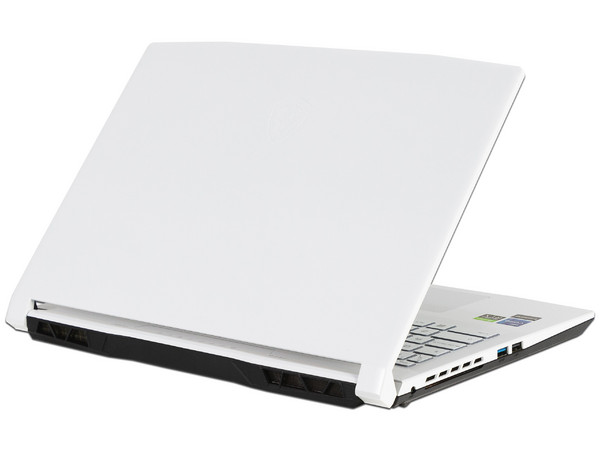 Laptop Gamer MSI Sword 15:
Procesador Intel Core i7 12700H (hasta 4.7 GHz),
Memoria de 16GB DDR4,
SSD de 512GB,
Pantalla de 15.6