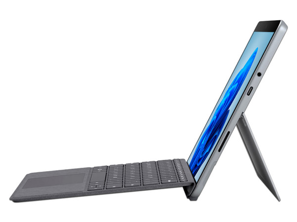 Tablet 2 en 1 Microsoft Surface Go 3: 
Procesador Intel Core i3-10100Y (hasta 3.9 GHz),
Memoria de 8GB LPDDR3, 
SSD de 128GB, 
Pantalla de 10.5