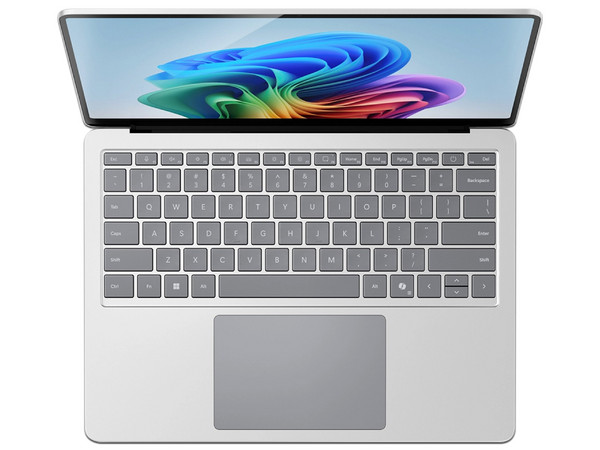 Laptop Microsoft Surface 7:
Procesador Intel Core Ultra 7,
Memoria de 32GB SSD de 512GB,
Pantalla de 13.9