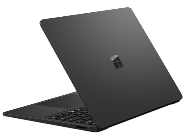 Laptop Microsoft Surface 8:
Procesador Intel Core Ultra 7 366H (hasta 4.8 GHz),
Memoria de 16GB LPDDR5,
SSD de 512GB,
Pantalla de 13.8