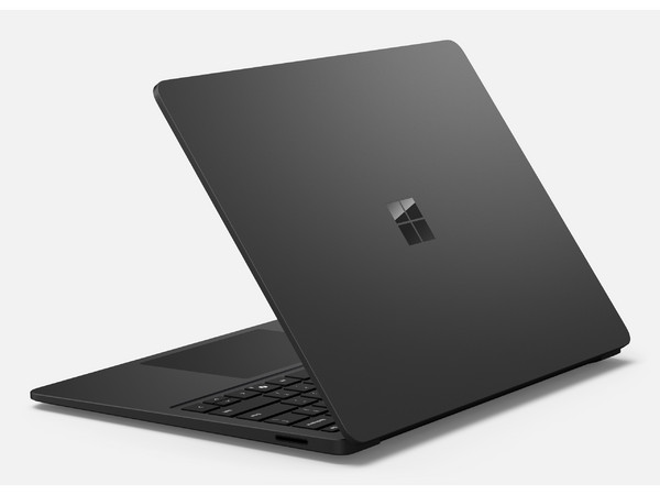 Laptop Microsoft Surface EP2-59545:
Snapdragon 8,
Memoria de 16GB LPDDR5, 
SSD de 512GB,
Pantalla de 13.8