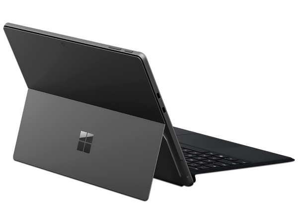 Laptop Microsoft Surface Pro 9:
Procesador Intel Core i5 1235U (hasta 4.4 GHz),
Memoria de 8GB LPDDR5,
SSD de 512GB,
Pantalla de 13