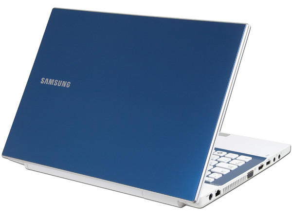 Laptop Samsung NP-300V4A-A04MX:
Procesador Core i7-2630QM (2.0GHz),
Memoria de 6GB DDR3, Disco Duro 750GB,
Pantalla de 14