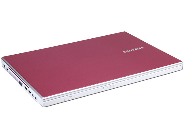 Laptop Samsung NP-305V4A-A0AMX:
Procesador AMD APU A6-3410MX (1.6GHz),
Memoria de 4GB DDR3, Disco Duro 500GB,
Pantalla LED HD de 14