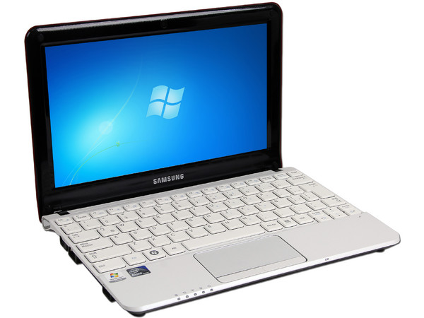 Netbook Samsung NC110-A05MX:
Procesador Intel Atom N455 (1.66Ghz),
Memoria de 2GB DDR 3, DD 320GB,
Video Intel GMA 3150, Pantalla LED de 10.1