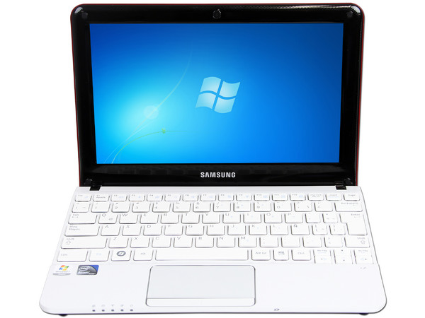 Netbook Samsung NC110-A05MX:
Procesador Intel Atom N455 (1.66Ghz),
Memoria de 2GB DDR 3, DD 320GB,
Video Intel GMA 3150, Pantalla LED de 10.1