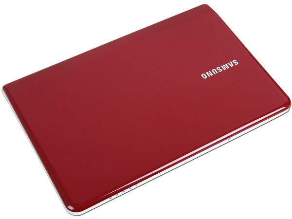 Netbook Samsung NC110-A05MX:
Procesador Intel Atom N455 (1.66Ghz),
Memoria de 2GB DDR 3, DD 320GB,
Video Intel GMA 3150, Pantalla LED de 10.1