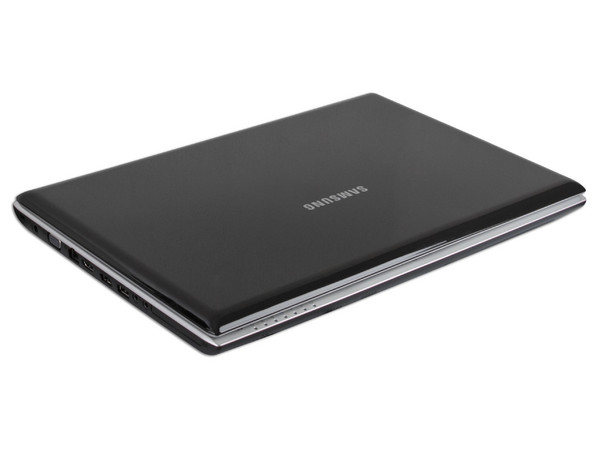 Laptop Samsung R520:
Procesador Intel Pentium DC T3400 (2.16 GHz),
Memoria de 3GB DDR II, DD 320GB,
Pantalla de 15.6