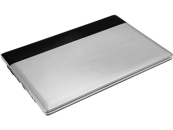 Laptop Samsung RV415-A01MX:
Procesador AMD Dual Core E-350 (1.6 GHz),
Memoria de 3GB DDR3, Disco Duro 500GB,
Video Radeon HD 6310, Pantalla de 14