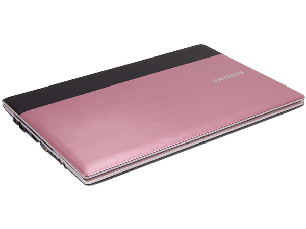 Laptop Samsung NP-RV415-A06MX:
Procesador AMD E-350 (1.6 GHz),
Memoria de 4GB DDR3, Disco Duro 640GB,
Video Radeon HD 6310, Pantalla de 14