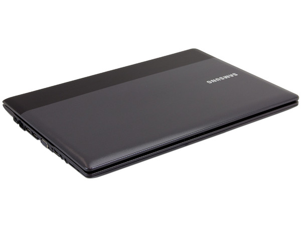 Laptop Samsung NP-RV415-A09MX:
Procesador AMD E-450 (1.65 GHz),
Memoria de 3GB DDR3, Disco Duro 500GB,
Video Radeon HD 6320, Pantalla de 14