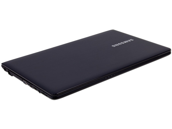 Laptop Samsung ATIV Book 2:
Procesador Intel Pentium 2117U (1.8 GHz),
Memoria de 4 GB DDR3, Disco Duro de 500 GB,
Pantalla LED de 15.6