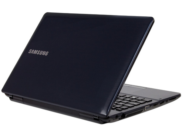 Laptop Samsung ATIV Book 2:
Procesador Intel Pentium 2117U (1.8 GHz),
Memoria de 4 GB DDR3, Disco Duro de 500 GB,
Pantalla LED de 15.6