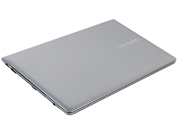 Laptop Samsung ATIV Book 2:
Procesador Intel Celeron 847 (1.1 GHz),
Memoria de 4 GB DDR3, Disco Duro de 500 GB,
Pantalla LED de 15.6