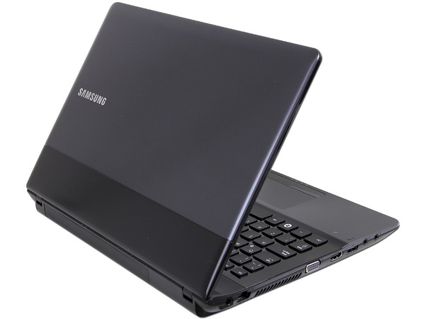 Laptop Samsung NP300E4A-A06MX:
Procesador Intel Celeron B800 (1.5 GHz),
Memoria de 2GB DDR3, Disco Duro 320GB,
Pantalla LED HD de 14