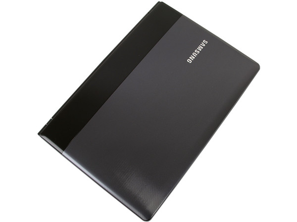 Laptop Samsung NP300E4A-A06MX:
Procesador Intel Celeron B800 (1.5 GHz),
Memoria de 2GB DDR3, Disco Duro 320GB,
Pantalla LED HD de 14