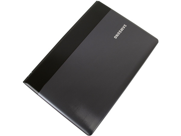 Laptop Samsung NP300E4A-A06MX:
Procesador Intel Celeron B800 (1.5 GHz),
Memoria de 2GB DDR3, Disco Duro 320GB,
Pantalla LED HD de 14