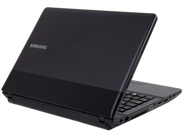 Laptop Samsung NP300E4C-A0KMX:
Procesador Intel Celeron B820 (1.7 GHz),
Memoria de 2 GB DDR3, Disco Duro de 320 GB,
Pantalla HD LED de 14