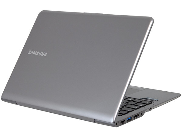 Ultrabook Samsung NP530U3C-A06MX:
Procesador Intel Core i3-2377M (1.5 GHz),
Memoria de 4GB DDR3, Disco Duro 500GB, 24 GB SSD,
Pantalla LED HD de 13.3
