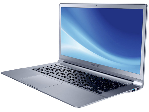 Ultrabook Samsung NP900X4D-A01MX:
Procesador Intel Core i5-3317U (1.7 GHz) 3ra Generación,
Memoria de 4GB DDR3, D.D de 128GB SSD,
Pantalla LED HD de 15