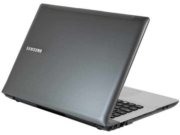 Laptop Samsung QX411-S01:
Procesador Intel Core i5-2410M (2.3 GHz),
Memoria de 4GB DDR3, Disco Duro 500GB,
Video GeForce GT 525M, Pantalla de 14