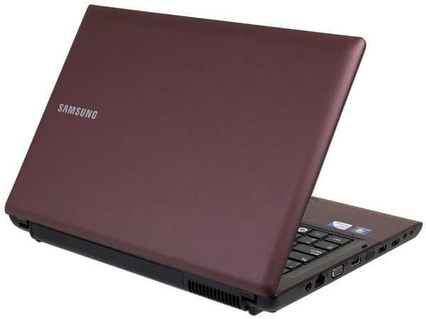 Laptop Samsung R440-JA0DMX:
Procesador Intel Pentium D.C P6100 (2.0 GHz),
Memoria de 2GB DDR3, Disco Duro 500GB,
Video Intel HD Graphics, SuperMulti DVD+R DL,
Pantalla de 14