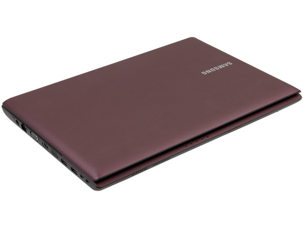 Laptop Samsung R440-JA0DMX:
Procesador Intel Pentium D.C P6100 (2.0 GHz),
Memoria de 2GB DDR3, Disco Duro 500GB,
Video Intel HD Graphics, SuperMulti DVD+R DL,
Pantalla de 14