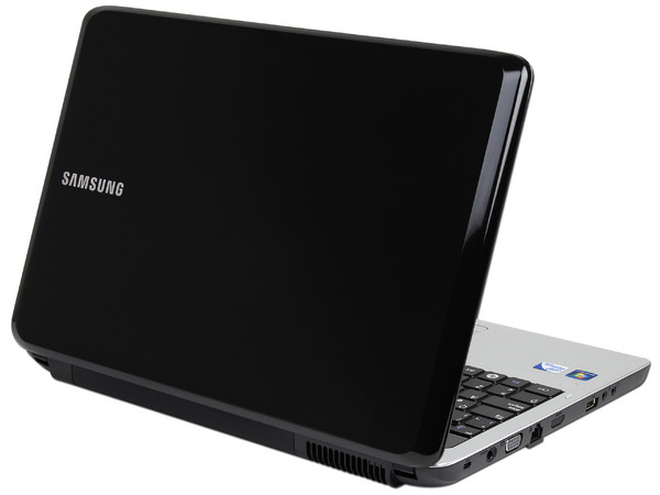 Laptop Samsung NP-RV510-A02MX:
Procesador Intel Pentium T4500 (2.30GHz),
Memoria de 3GB DDR3, Disco Duro 320GB,
Video Intel GMA 4500M, SuperMulti DVD+R DL,
Pantalla de 15.6