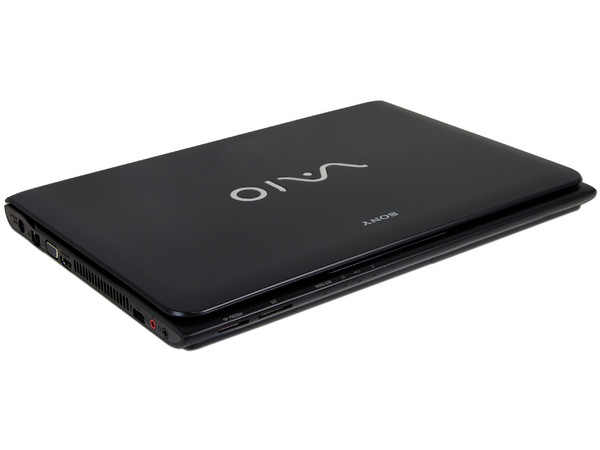 Laptop Sony VAIO SVE14121CLB:
Procesador Intel Pentium B-980 (2.4 GHz),
Memoria de 4GB DDR3, D.D. de 320 GB,
Pantalla LED de 14