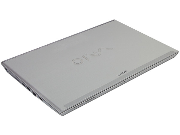 Ultrabook Sony Vaio SVT14127CLS:
Procesador Intel Core i5-3337U (1.8 GHz) 3ra Generación,
4GB DDR3, D. D. de 320GB, 24GB SSD,
Pantalla LED Multi Touch de 14