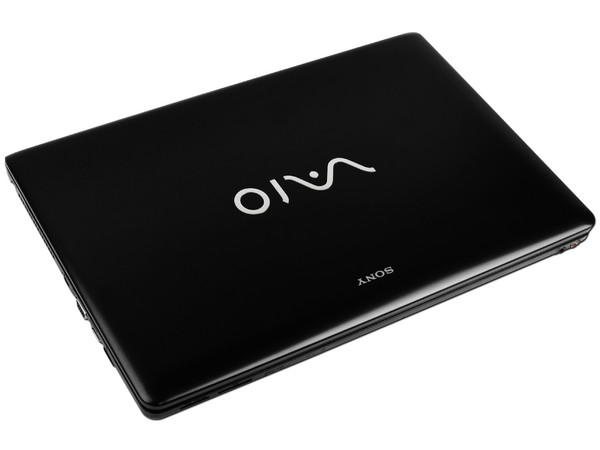 Laptop Sony Vaio VPC-EE43EL:
Procesador AMD Athlon II DC P360 (2.3 GHz),
Memoria de 3GB DDR3, Disco Duro de 320GB,
Pantalla LED de 15.5