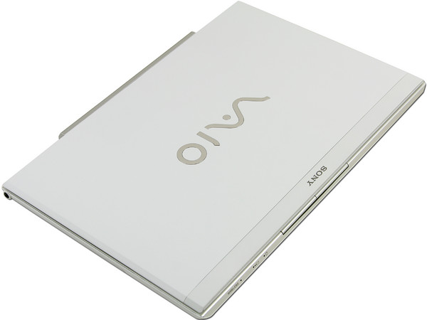 Laptop Sony Vaio VPCSB25FL:
Procesador Intel Core i5-2410M (2.3 GHz),
Memoria de 4GB DDR3, Disco Duro de 640GB,
Pantalla LED de 13.3